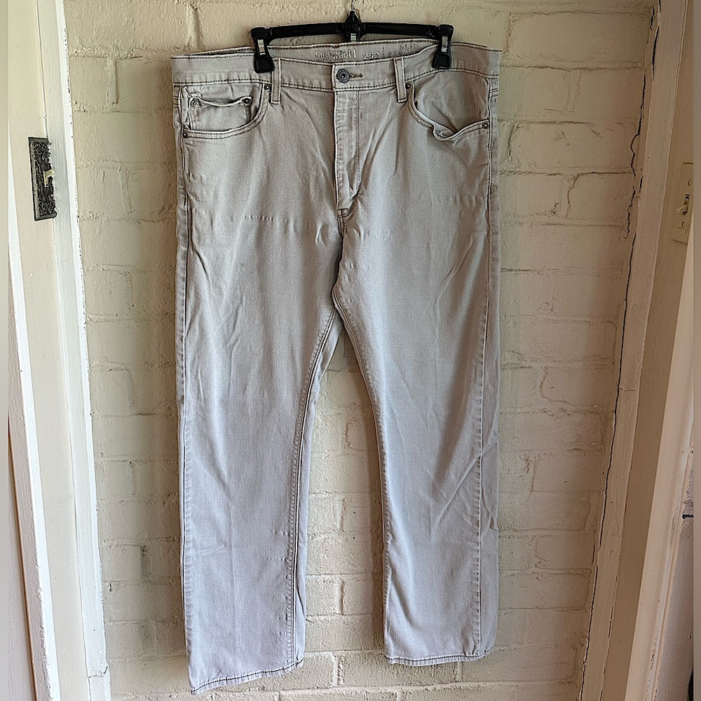 Denizen by Levi’s size 38 waist gray white denim jeans straight leg
